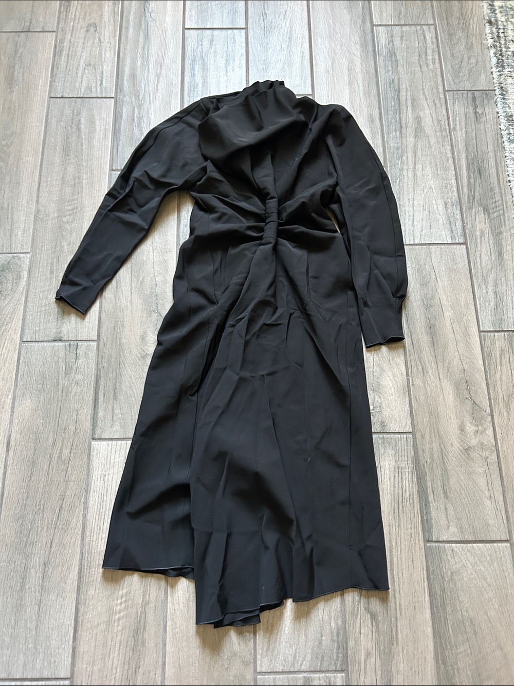 Scanlan Theodore Black Long-Sleeve Twist-Waist Midi Dress